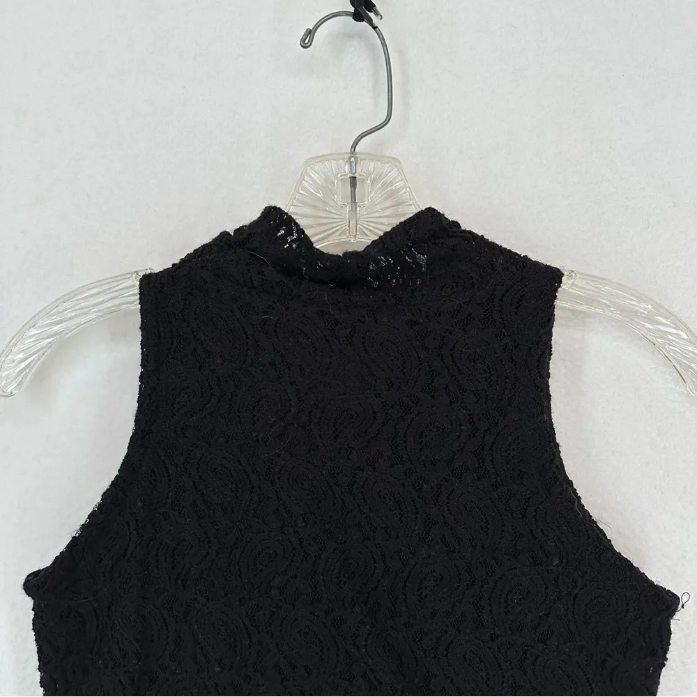 Glamorous Sleeveless Cropped High Neck Crop Top Lace Small Black - Image 8