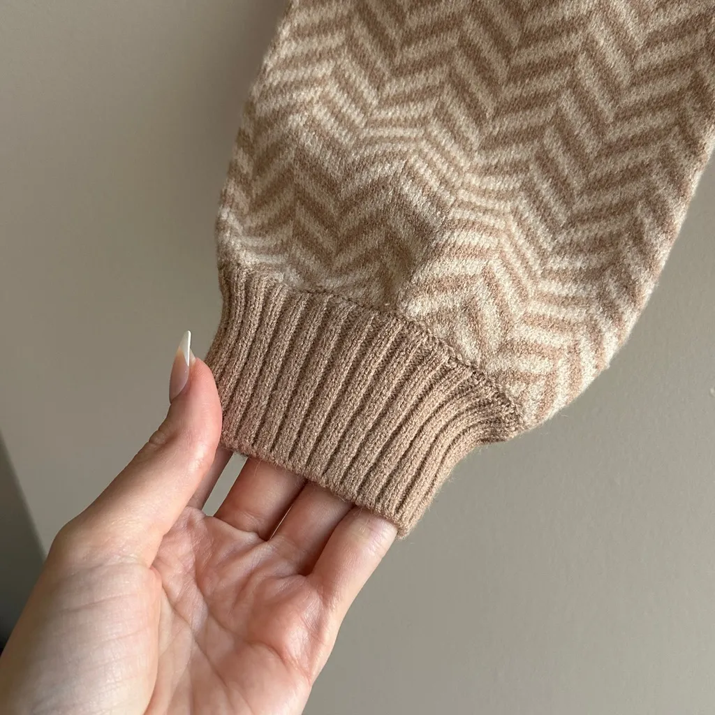 Sincerely Jules Cropped Tan/Cream Button Down Chevron Cardigan, Size Medium Tan - Image 5