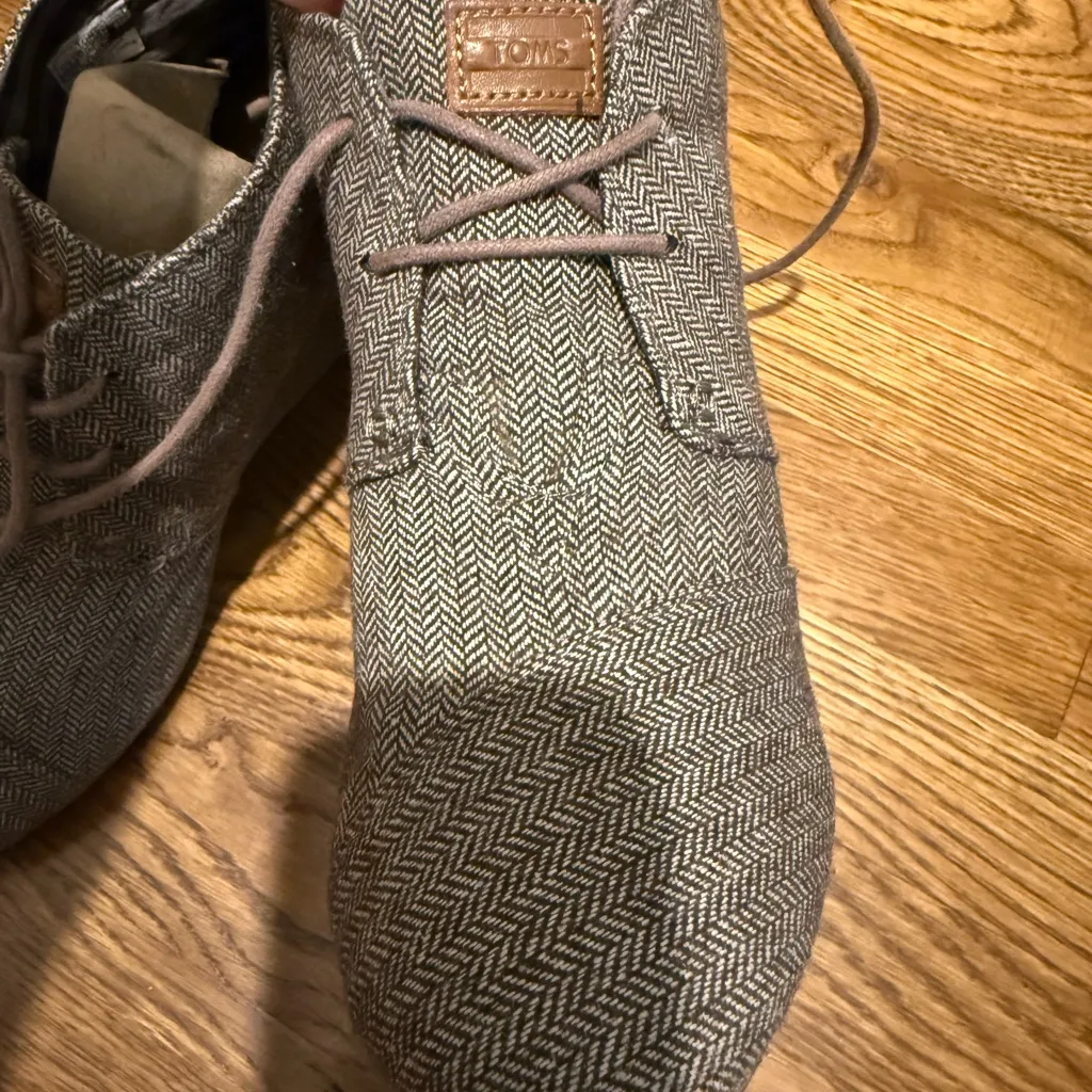 TOMS Gray Herringbone Wedge Ankle Boots size 9 - Image 10