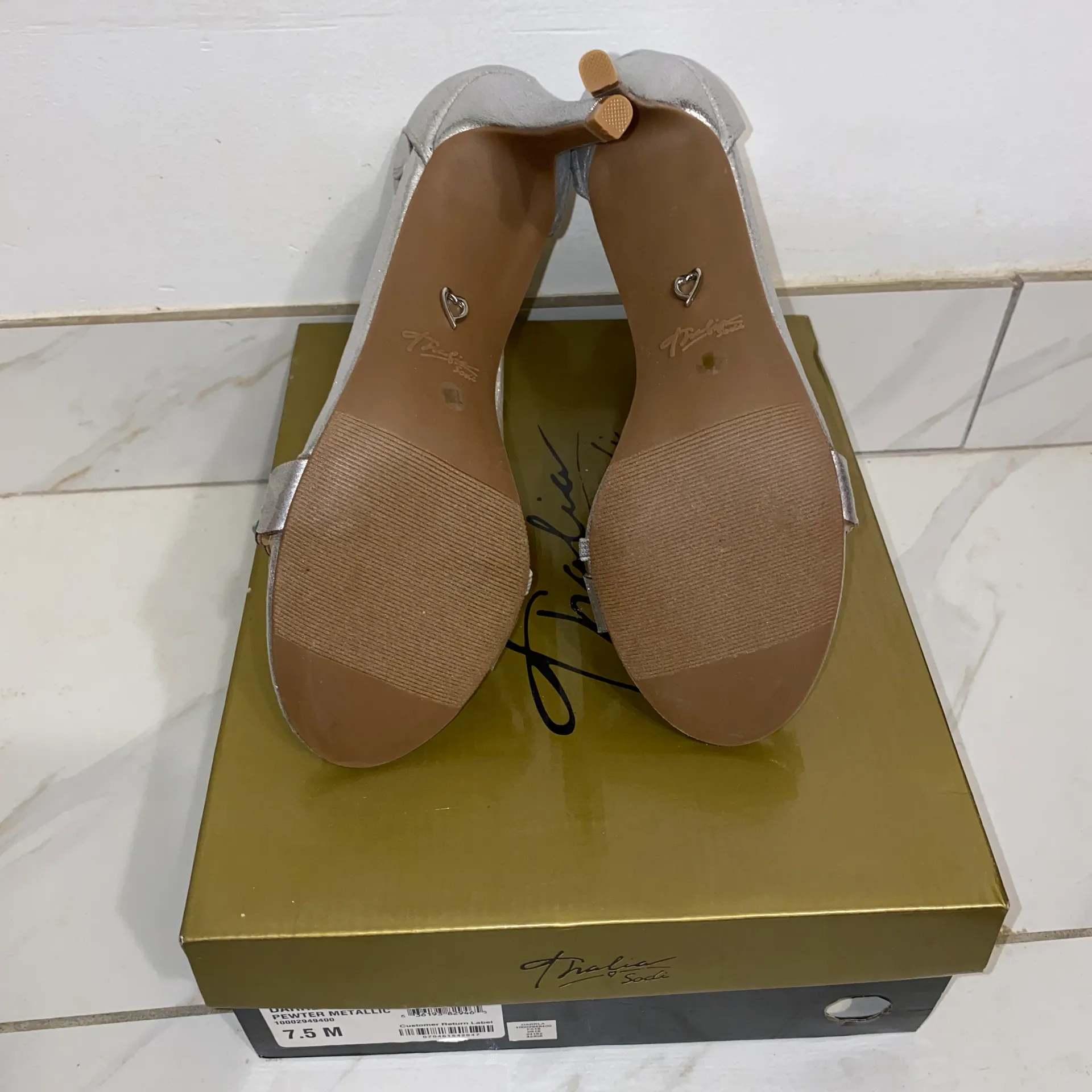 NIB $80  Darrla Strappy Pewter Metallic Zipper Open Toe Heels 7.5 - Image 10