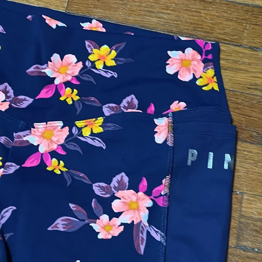 PINK Victoria’s Secret Blue Floral Ankle Leggings, Pockets, Sz M - Image 2