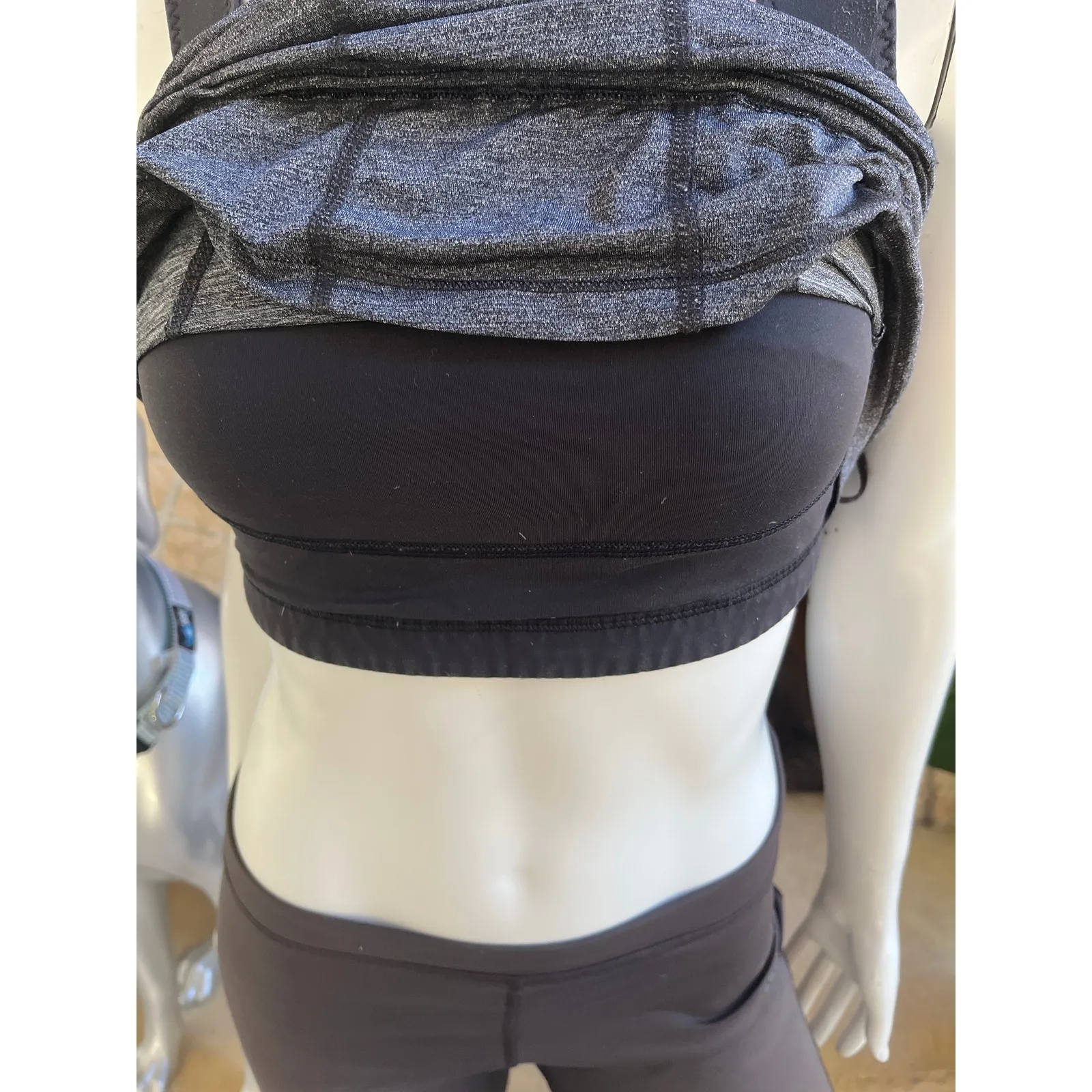 Lululemon Run For Your Life Gray Black Built In Bra Tank Top Women’s Size 6 - Image 2