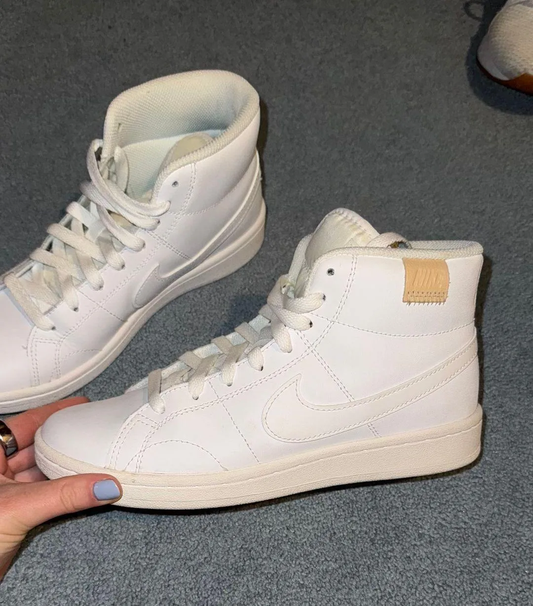 Court Royal 2 Mid - Image 2