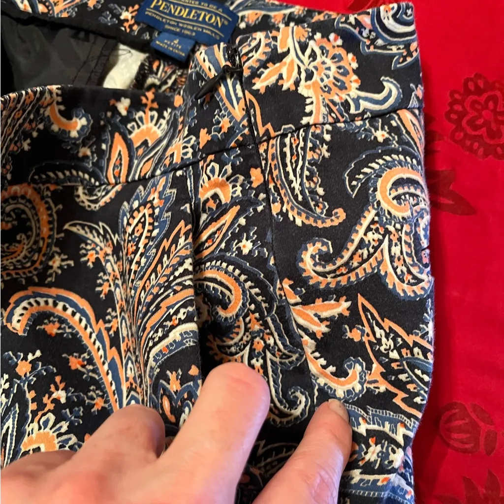 Pendleton Women’s Paisley Capris pedal pushers size 4P Navy Blue Coral Pink - Image 5