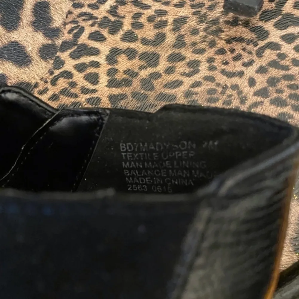 Bandolino Cardinal Suede Ankle Booties Size 7 - Image 9