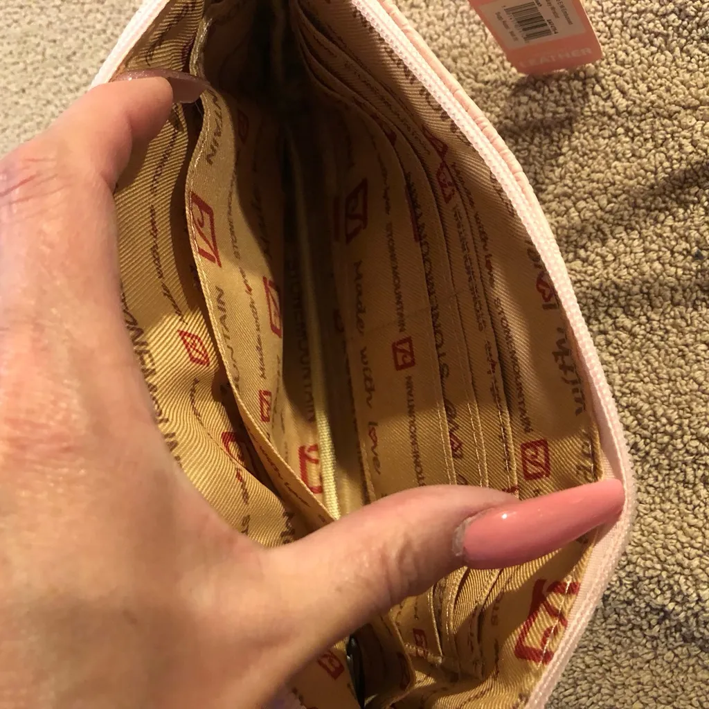 Stone Mountain pink leather wallet. New with tags. - Image 5