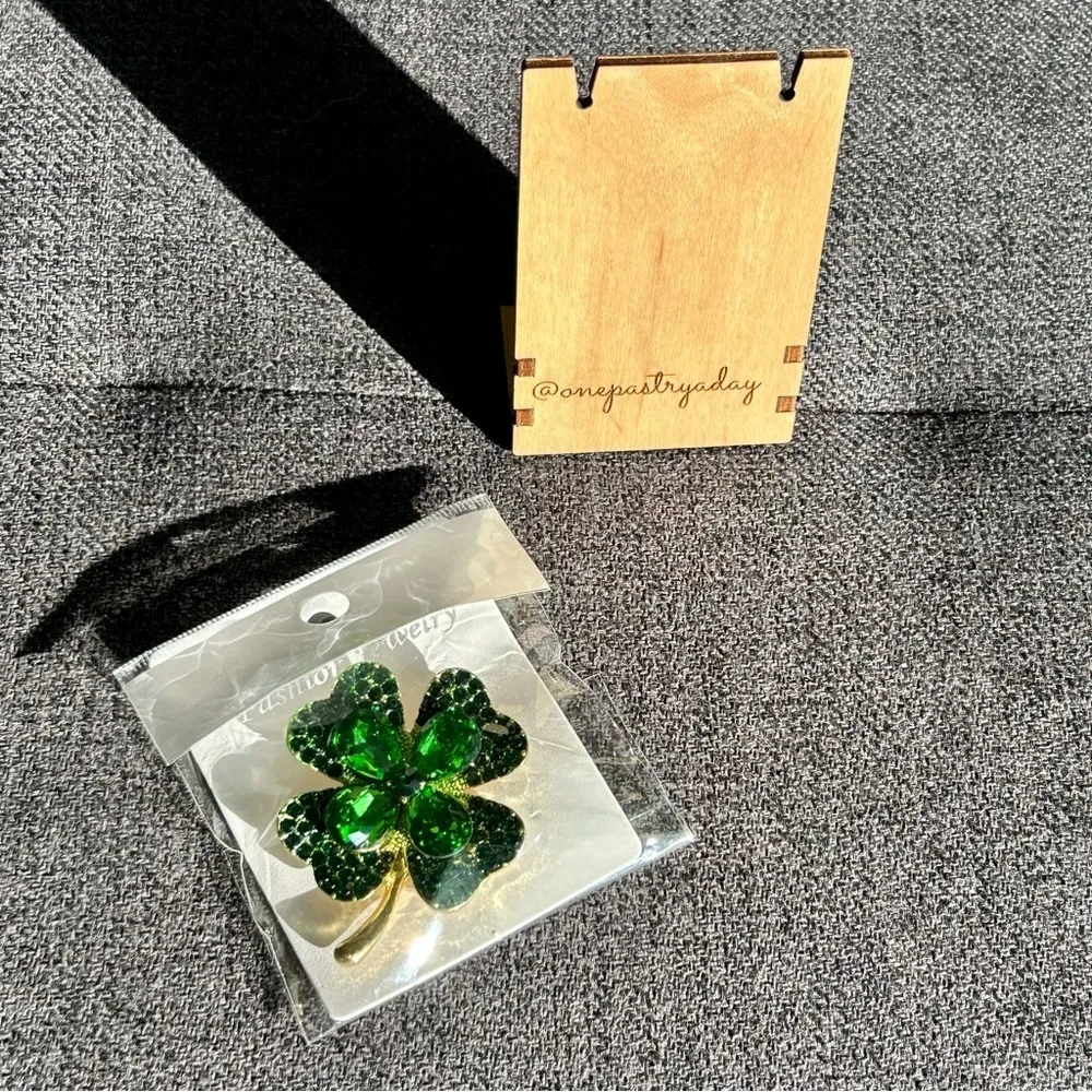 Fashion Rhinestone Four Leaf Clover, Shamrock Brooch, Pin, Green, Gold, Sparkly Green - Image 15