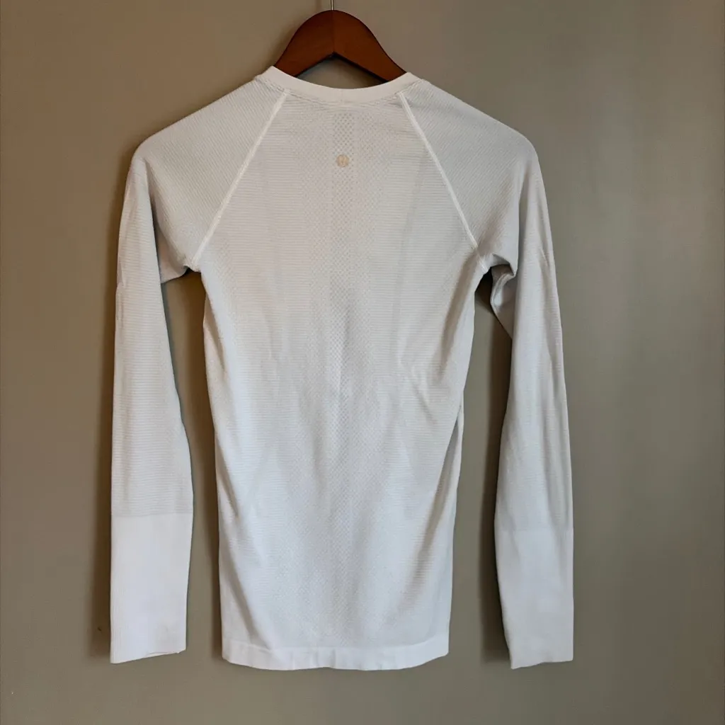 Lululemon Swiftly Tech Long Sleeve 2.0 White/Gray Crew Size 4 - Image 5