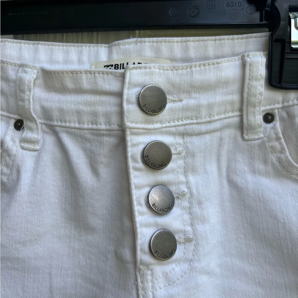 Billabong White Denim Shorts - Image 2