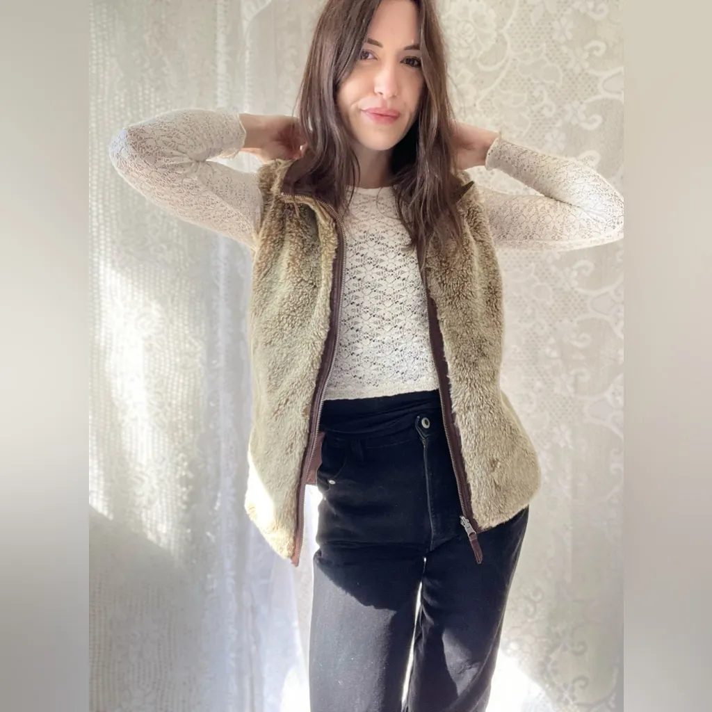 Y2K GAP Reversible Faux Fur Puffer Vest Brown Fuzzy Sherpa Zip Up - Image 5