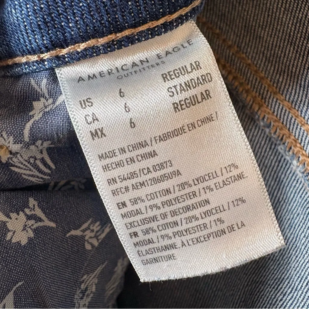 American Eagle Mom Jeans Size 6 Distressed Ripped Raw‎ Hem Medium Wash - Image 10