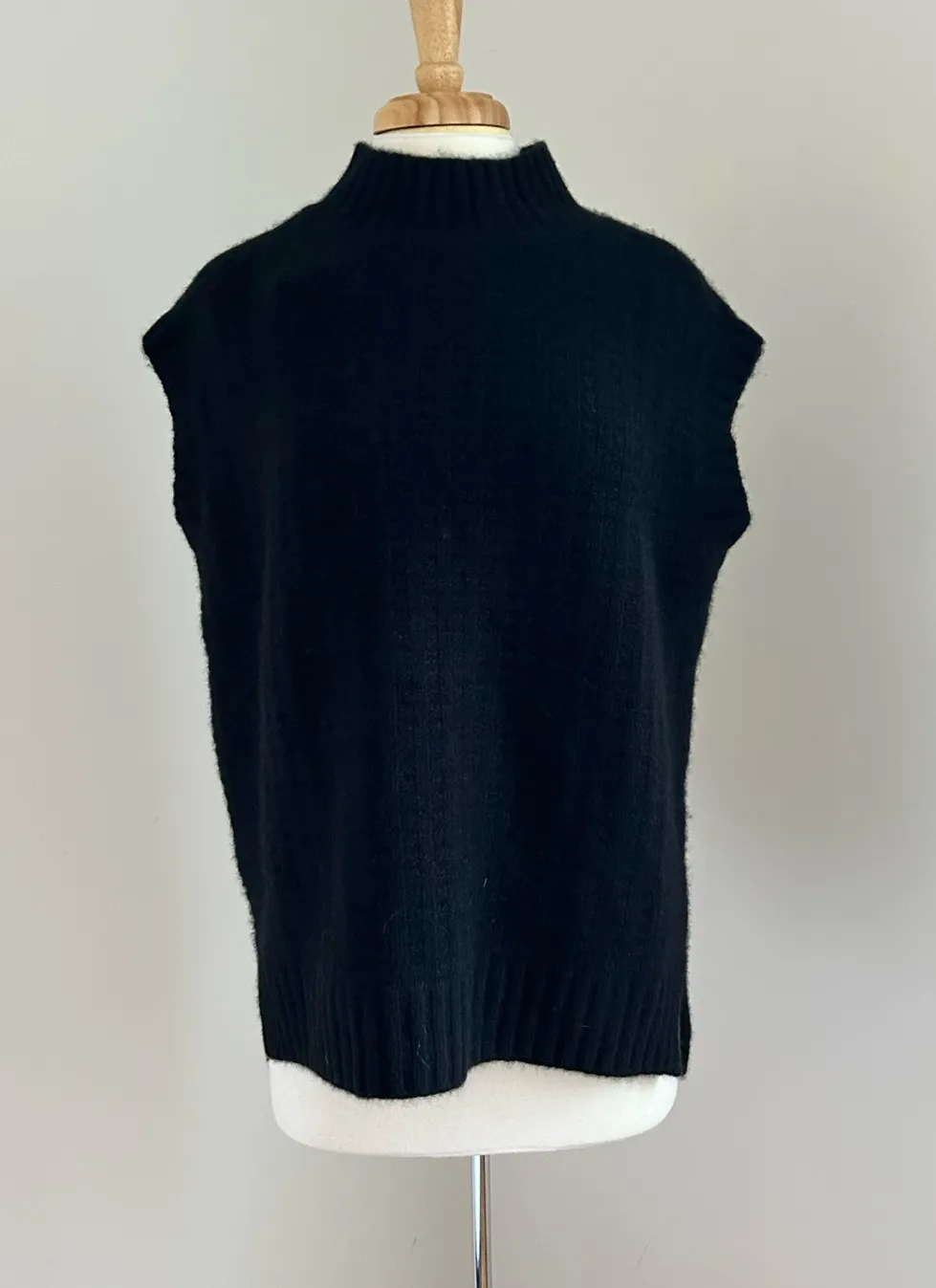Ann Taylor Black Cashmere Sleeveless Sweater  - Image 3