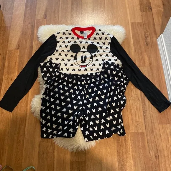 Disney Mickey Mouse Women’s Pajama Set Fleece Pants Long Sleeve Top EUC Sz M/L - Image 6