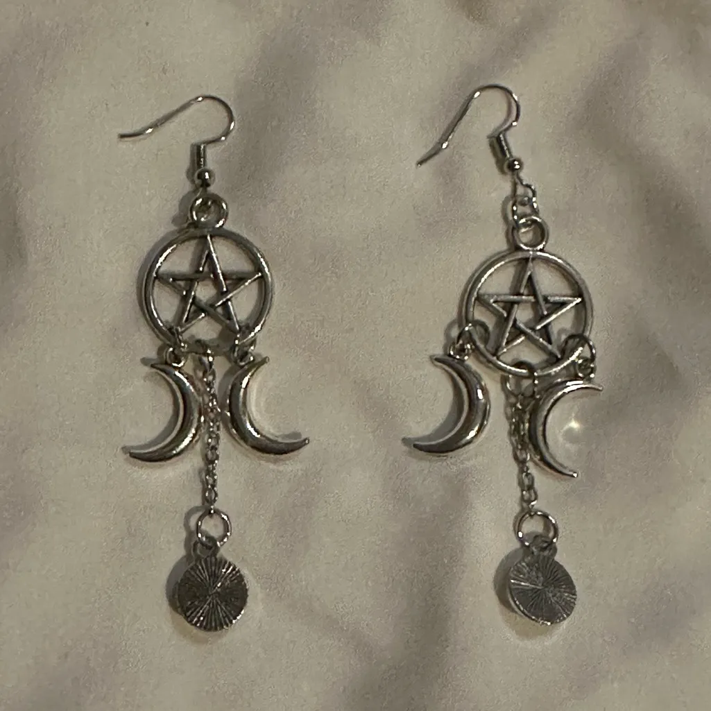 Gothic Pentagram Crescent White Crystal Earrings Faux Moonstone Witch Pagan Silver - Image 2