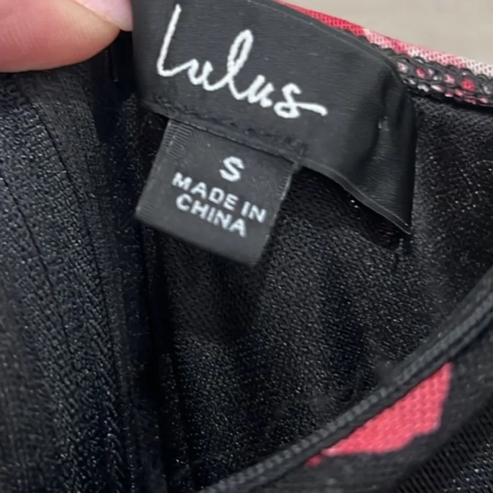 Lulu’s Stun and Only Black Floral print ruched bodycon midi dress. Small - Image 4