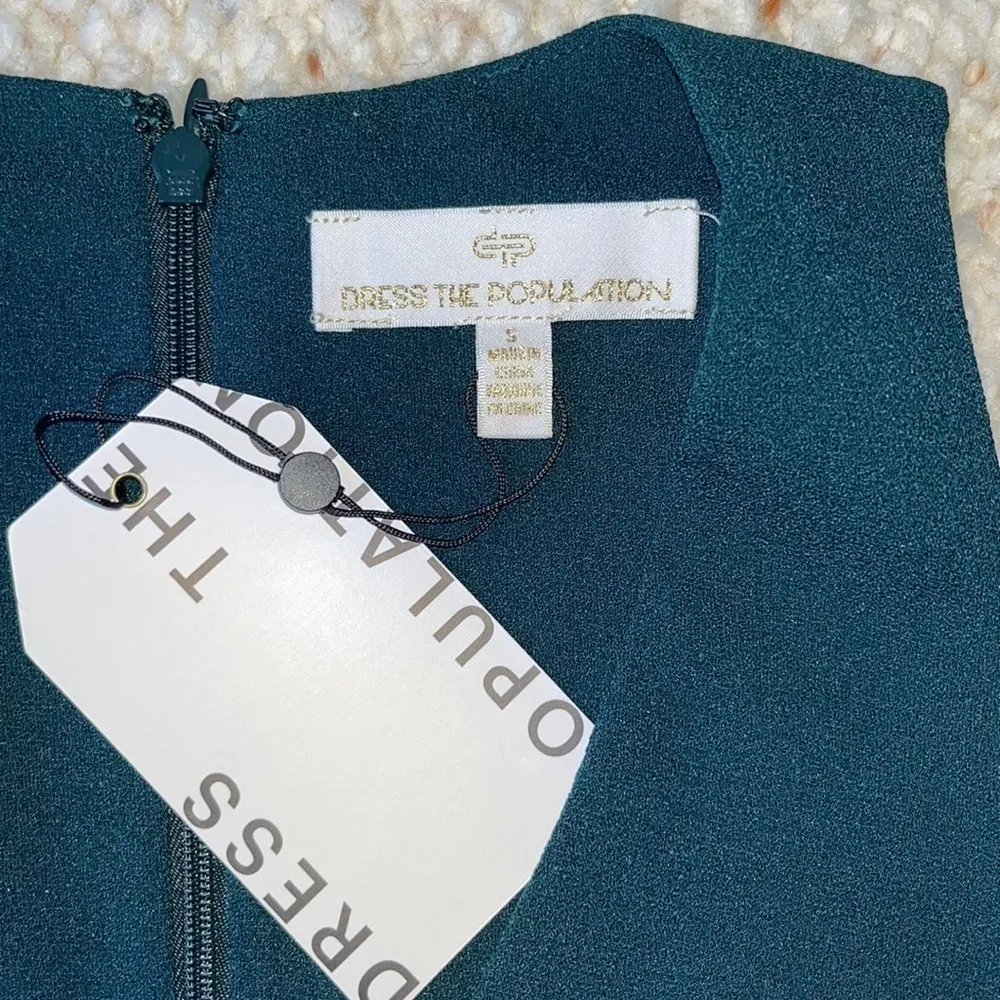 Dress the Population Catalina Fit Flare V-Neck Crepe Dress Pine Green Small - Image 11