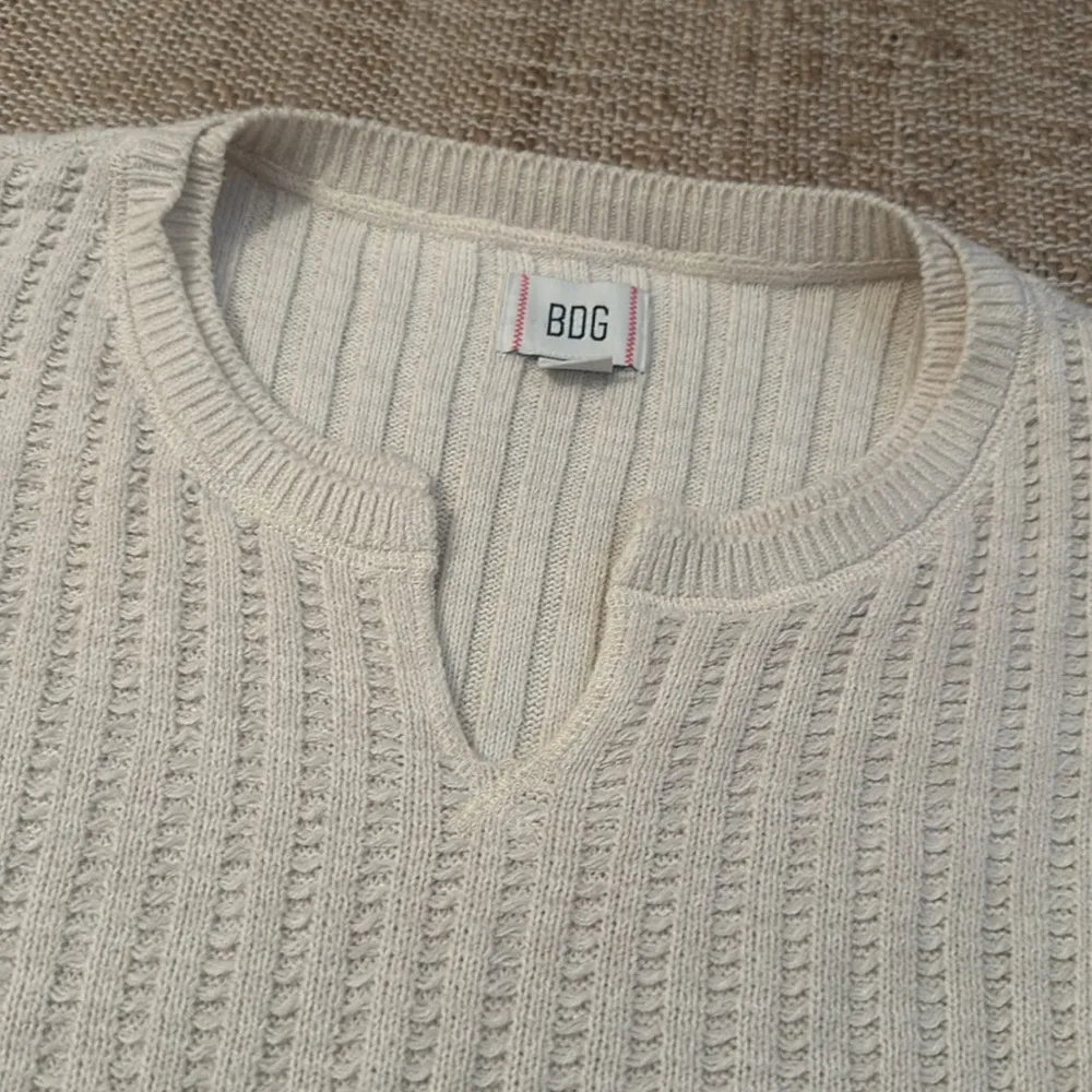 BDG urban outfitters cream textured pull over top / crewneck sweater Sz small - Image 2