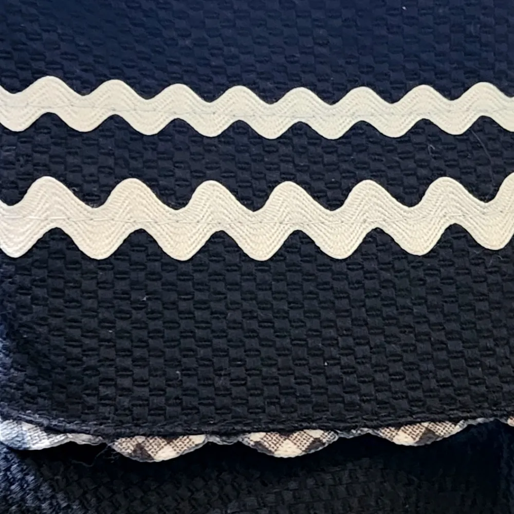 Talbots Black Cropped Capri Pants with White Trim - Image 4