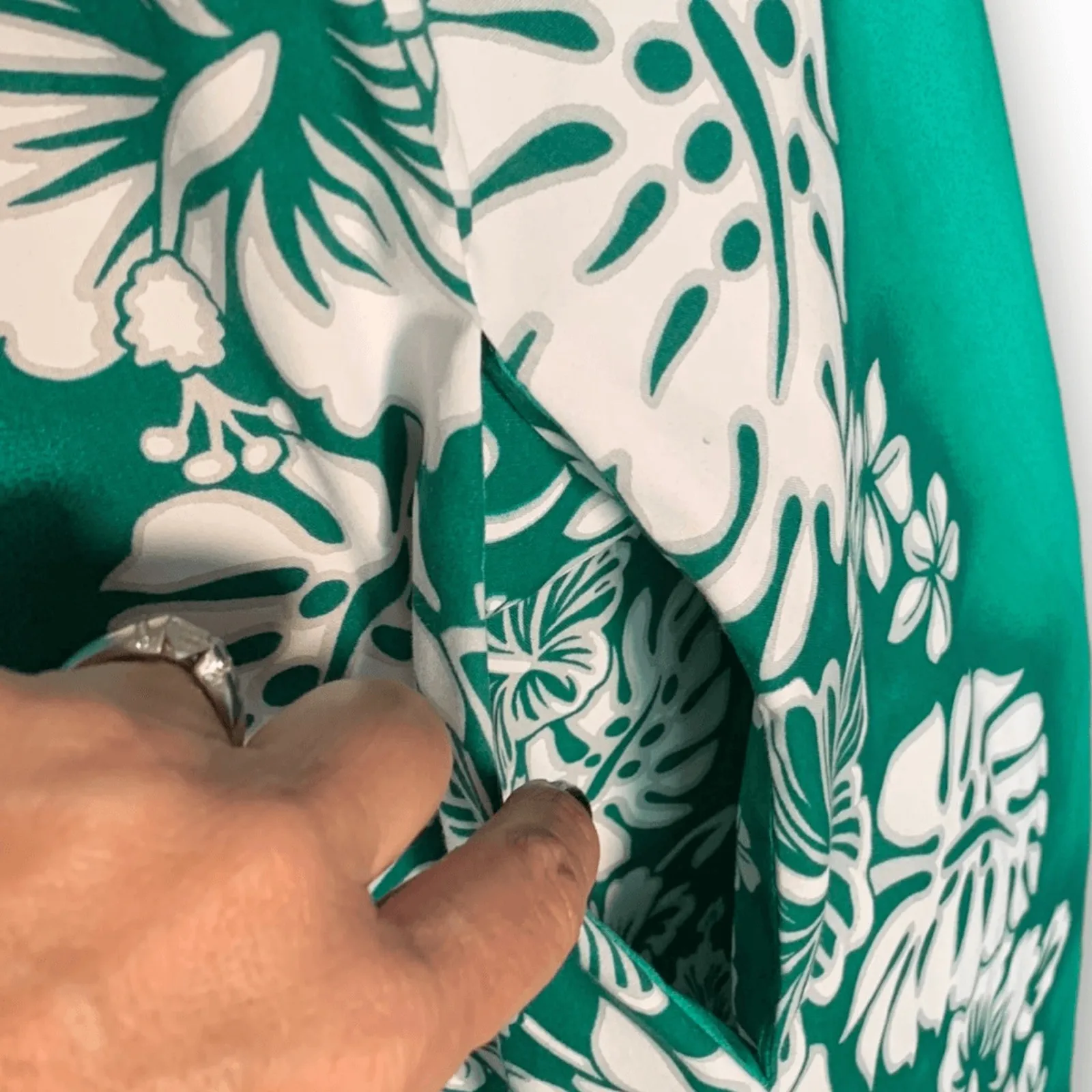 Vintage Royal Creations Hawaiian Muumuu Dress Green White Floral Made in Hawaii Size M - Image 5