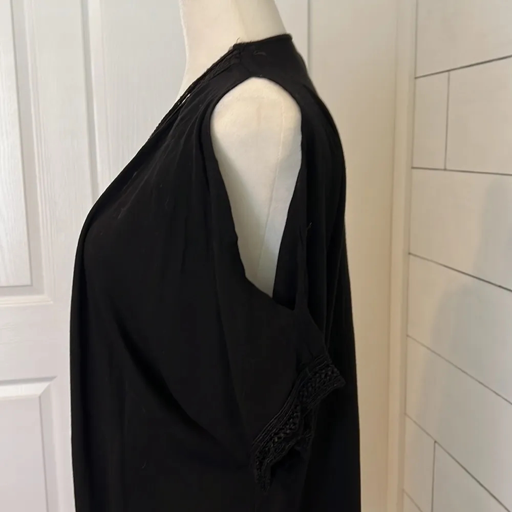 XCVI Black Cold Shoulder Fringe Bottom Kimono. Size Small. - Image 11