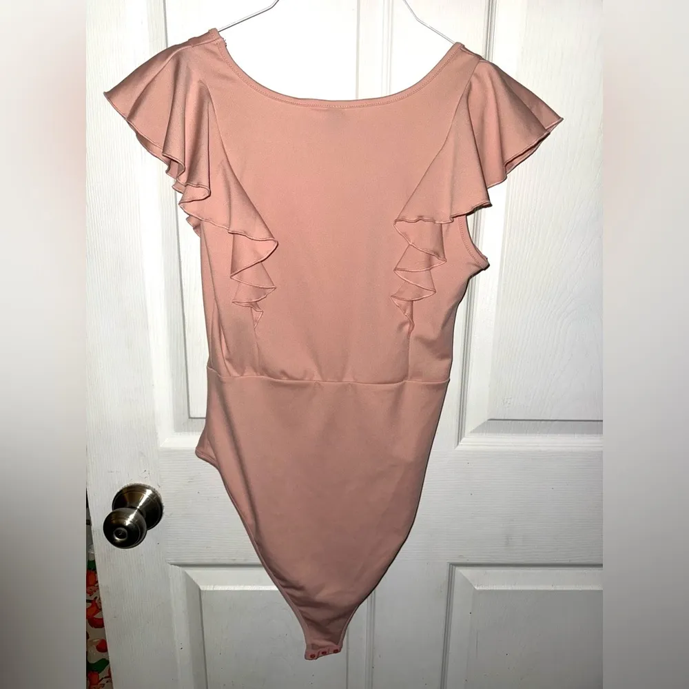 Peachy Pink Medium SHEIN Ruffle Capped Sleeve Bodysuit - Image 5