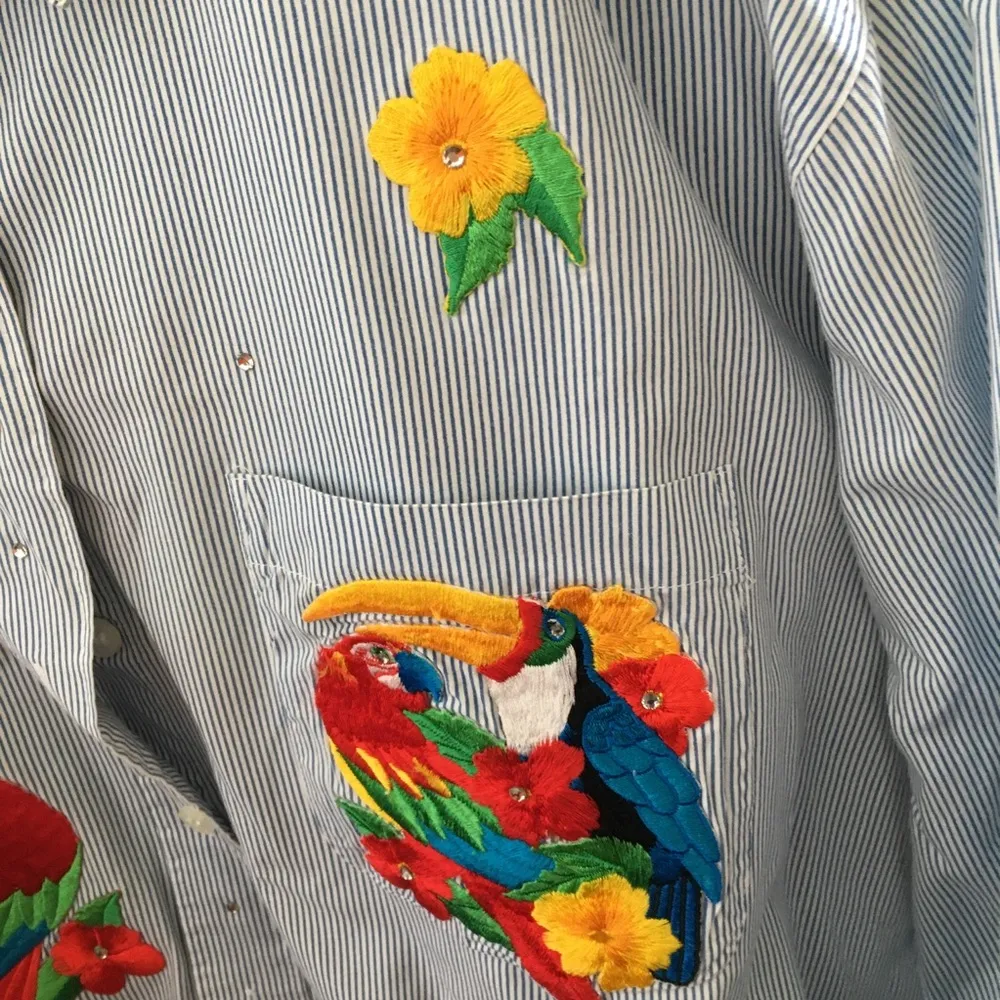 FINAL MARKDOWN Ladies drapers and Damon’s parrot shirt pm Size undefined - Image 3