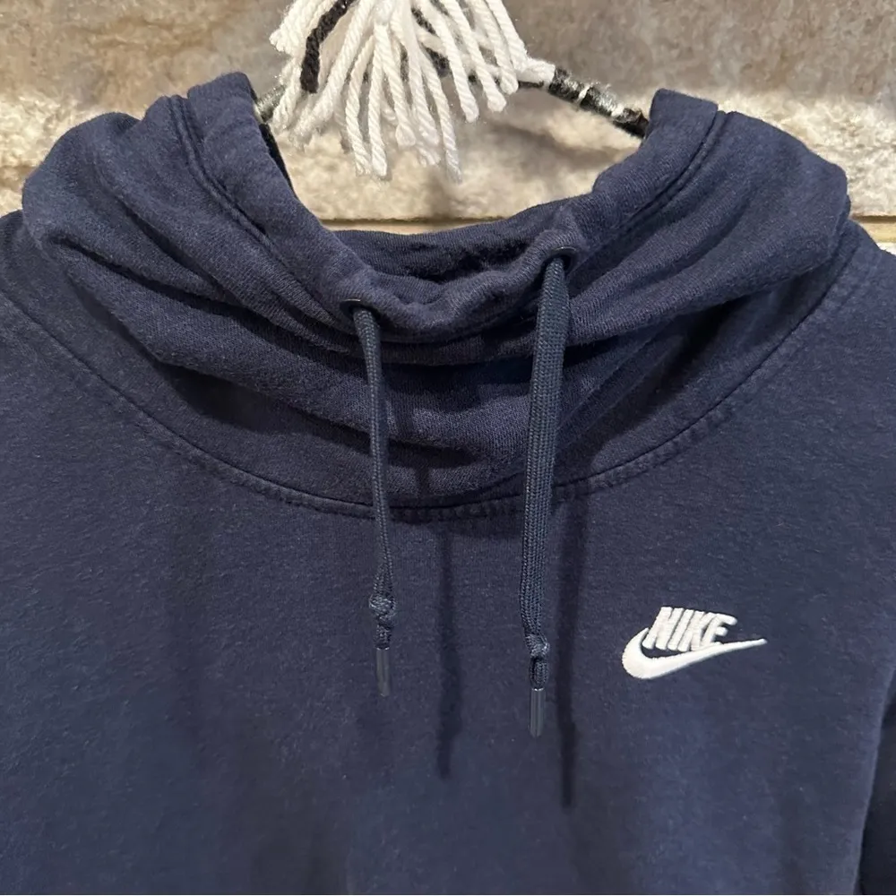 Nike  navy hooded sweatshirt size small - Image 8