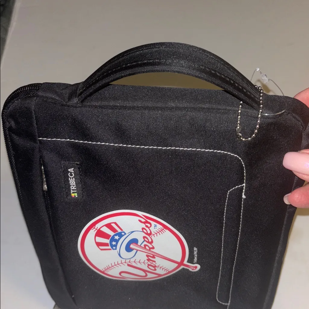 TRIBECA BLACK PADDED IPAD CARRIER YANKEES DESIGN FITS A 10”X 7” WITH POCKETS - Image 4
