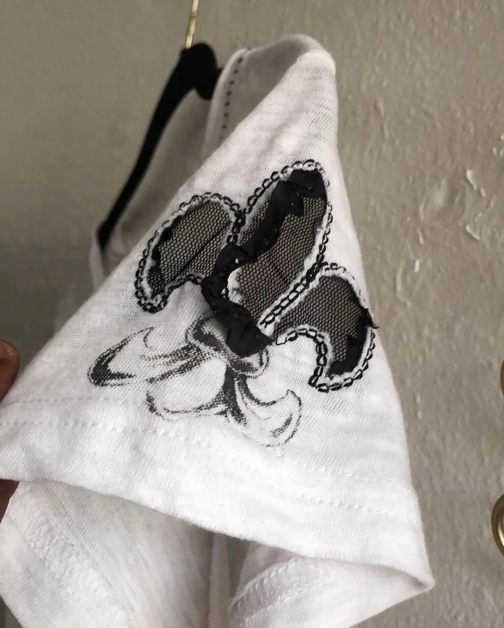 2000s white black graphic tee Tshirt top short sleeve - Image 4