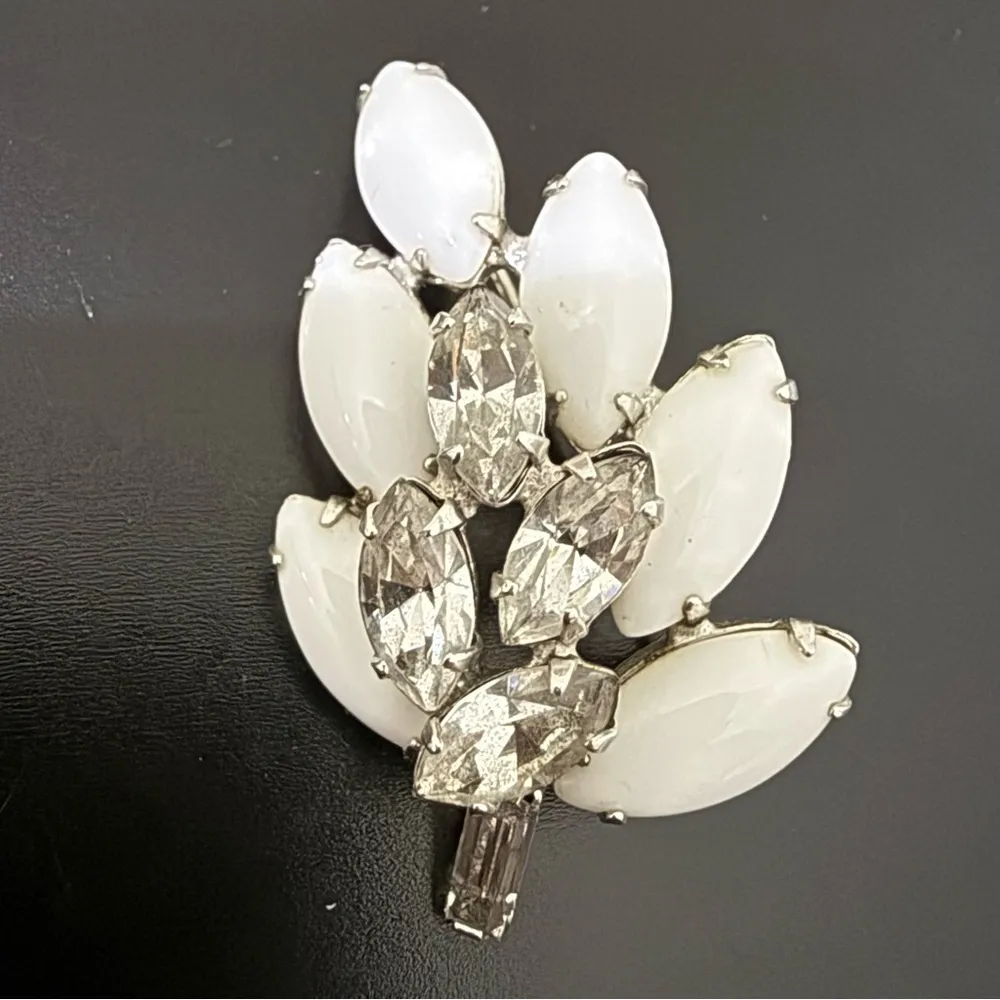 Vintage Unsigned Juliana? White Milk Glass Silver - Image 9