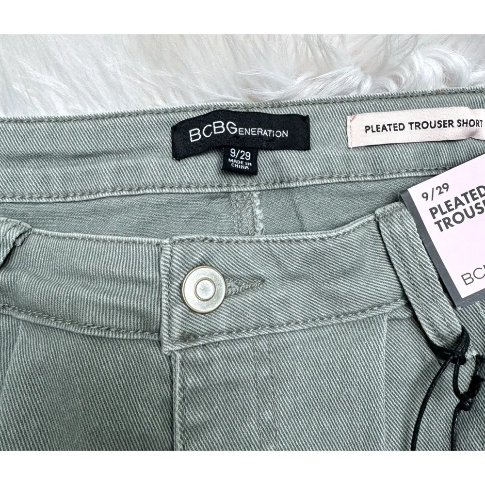 NWT BCBGeneration Pleated Trouser Short - Image 5