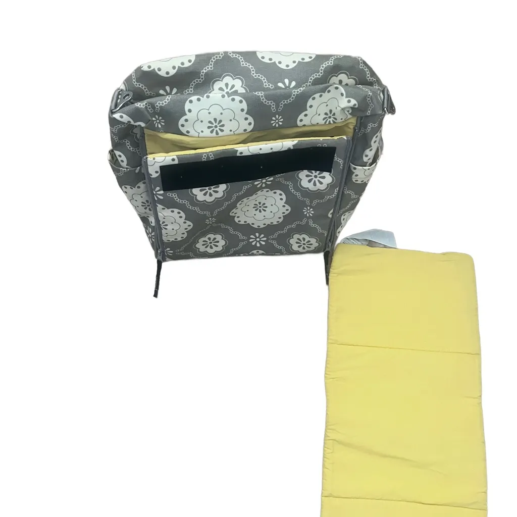 💥HP 💥 Like new Petunia Pickle Bottom Diaper bag backpack Gray - Image 3