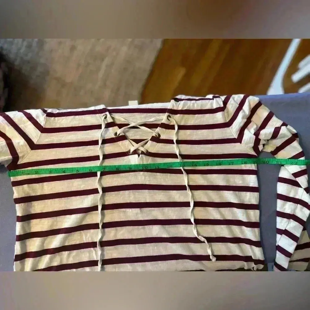 Old Navy White and Burgundy Striped V-Neck 3/4 Sleeve Tie Front Blouse - Image 5