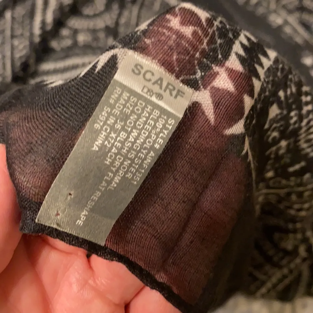 Black and white print oversized infinity scarf - Image 5