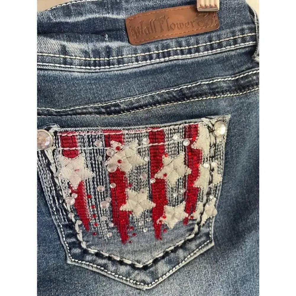 Women's WallFlower Jeans Size 1 Embroidered Back Pockets Bling American Flag EUC - Image 8