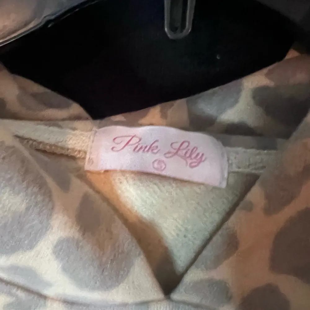 Leopard Print Hoodie by pink lily size small over sized cropped style - Image 3