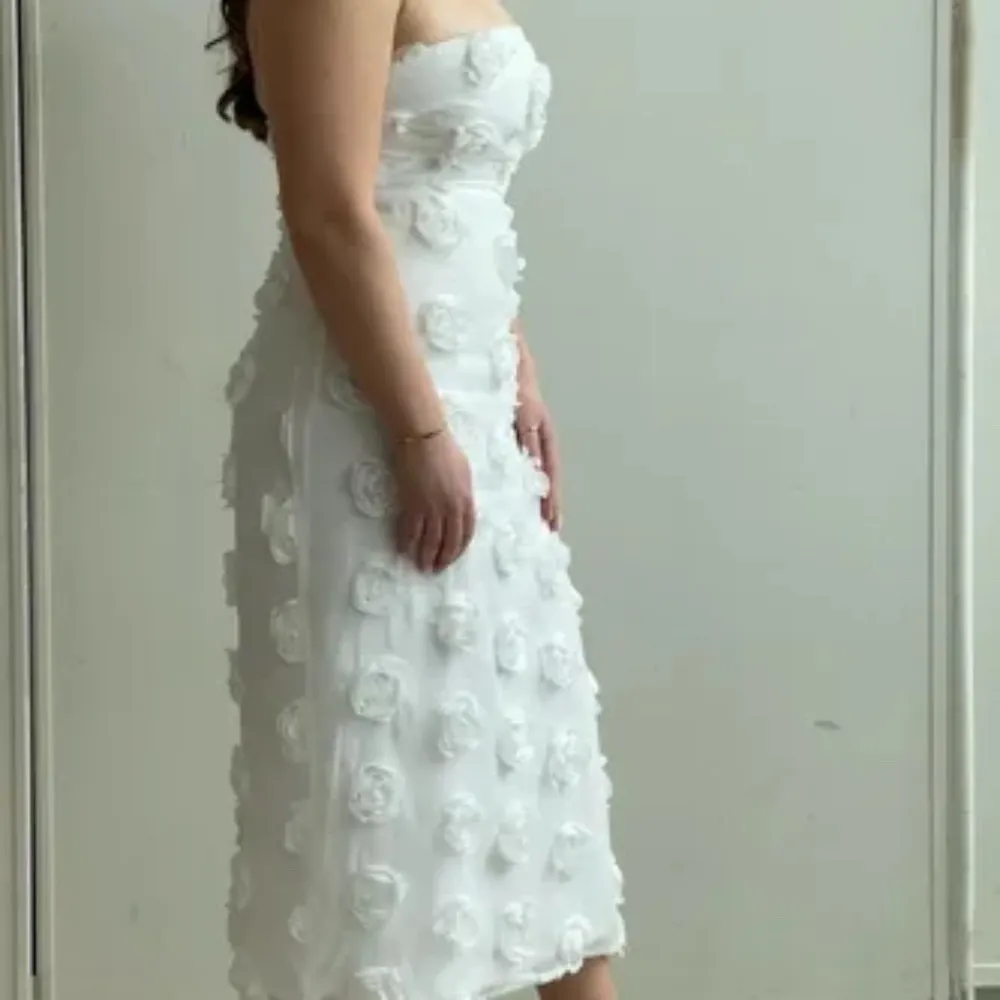 Lulus Posh Appearance White 3D Floral Appliqué Strapless Midi Dress Size XS - Image 7