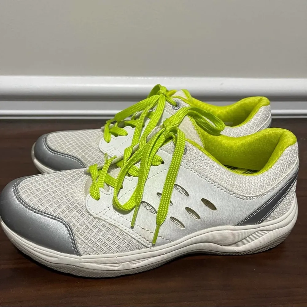 Vionic‎ venture white sneakers size 6 - Image 5