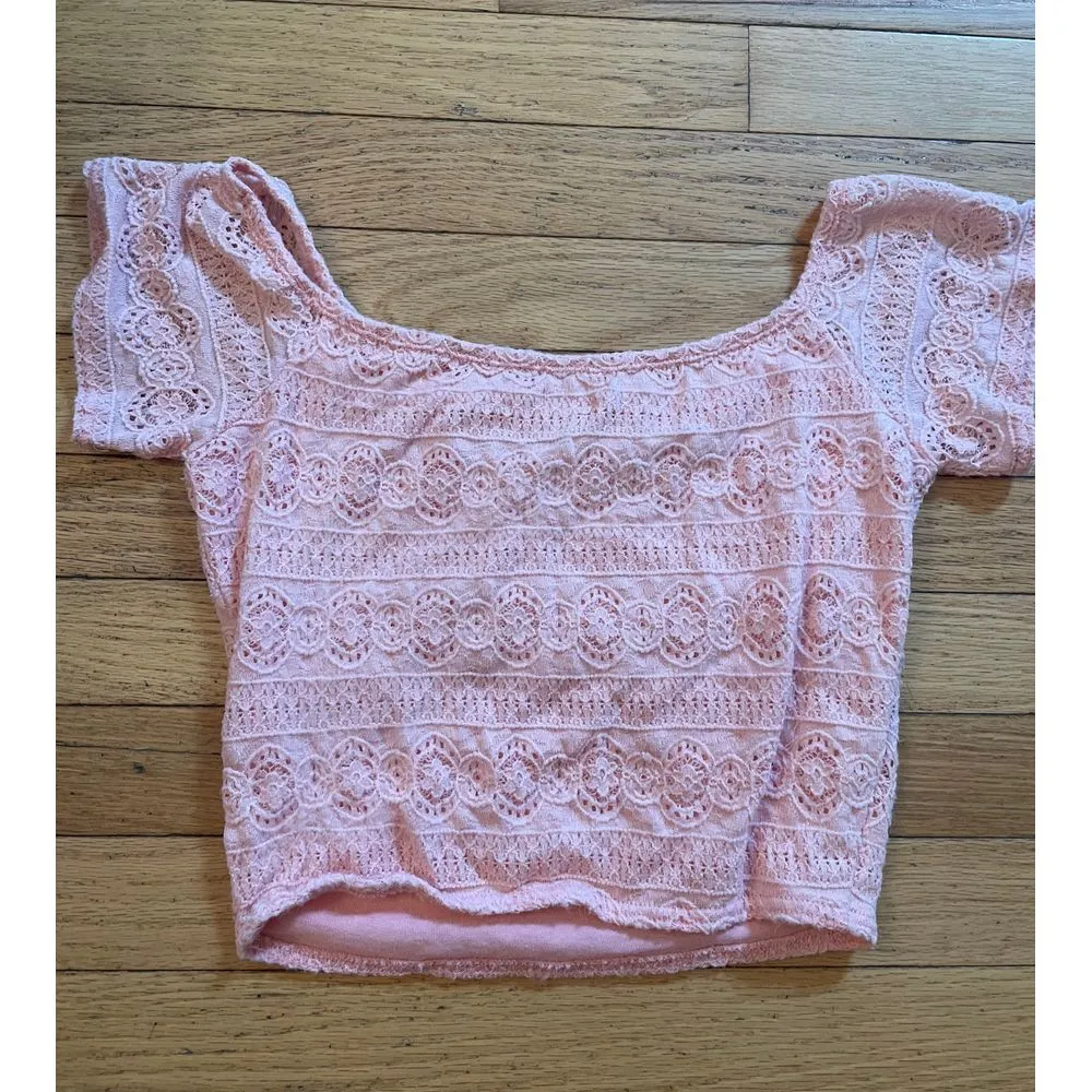 Hollister pink Lacey crop top size medium‎ - Image 4