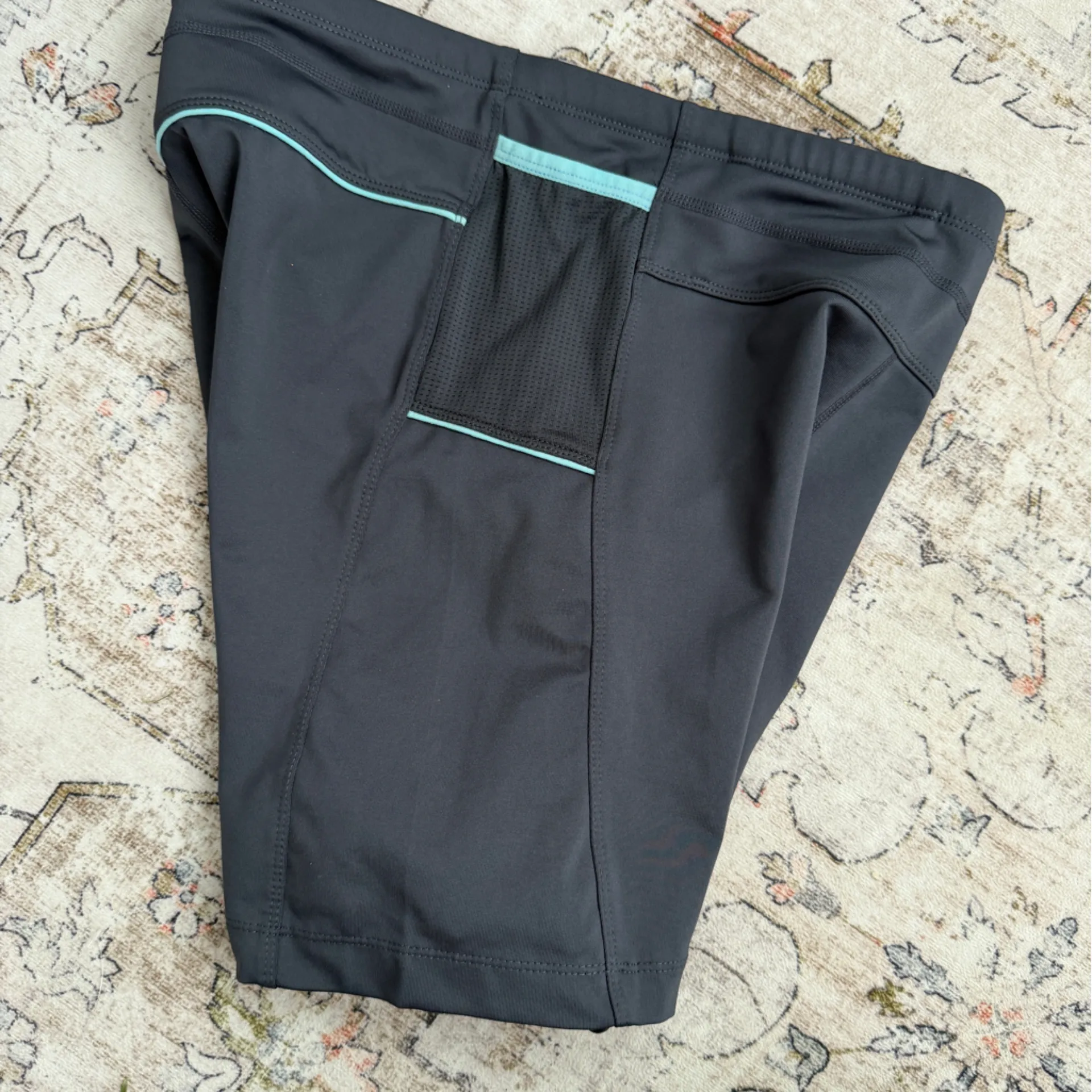 Athleta Gray Presto Athletic Bike Shorts - Image 4