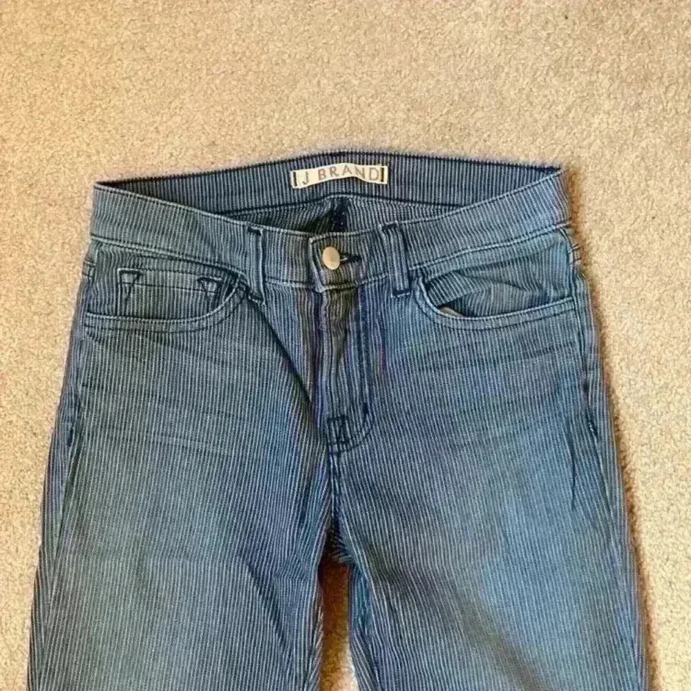 J brand blue vin striped jeans in size 27 - Image 2