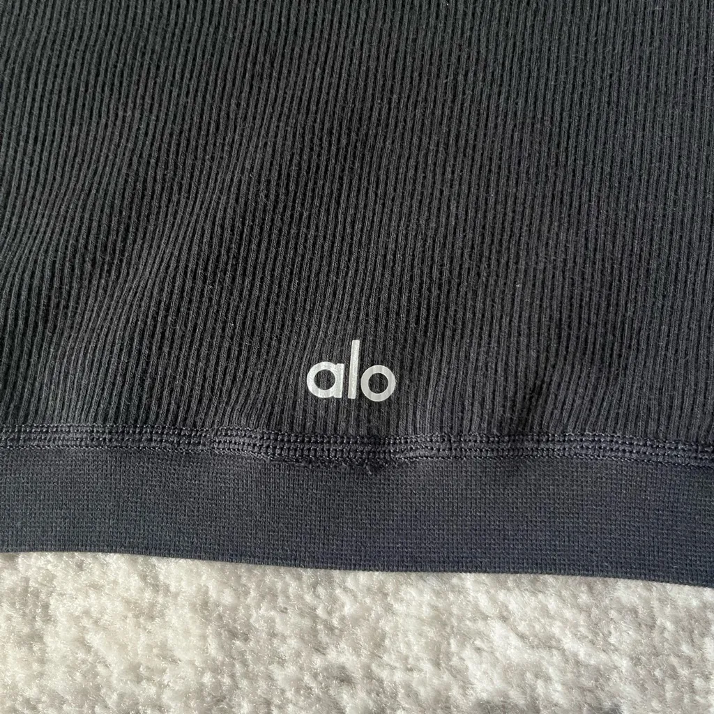 Alo Yoga Seamless Ribbed Cropped Serene Short Sleeve - Image 5