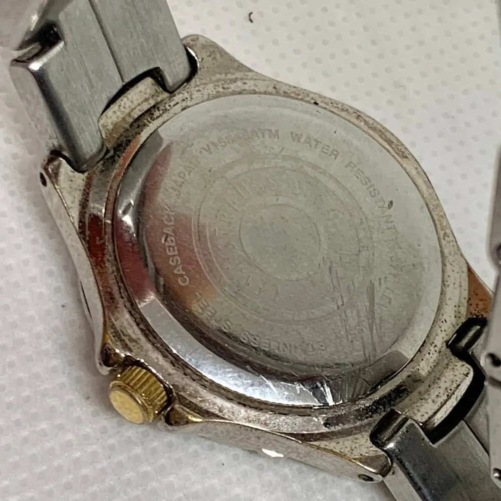 Vintage Levi’s women watch gold silver tone quartz analog 30mm running - Image 7