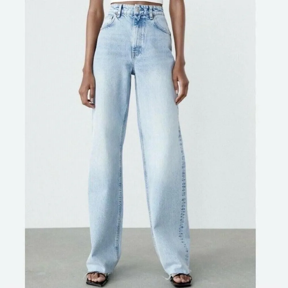 EUC Zara Light Wash Wide Leg Jeans - Image 5