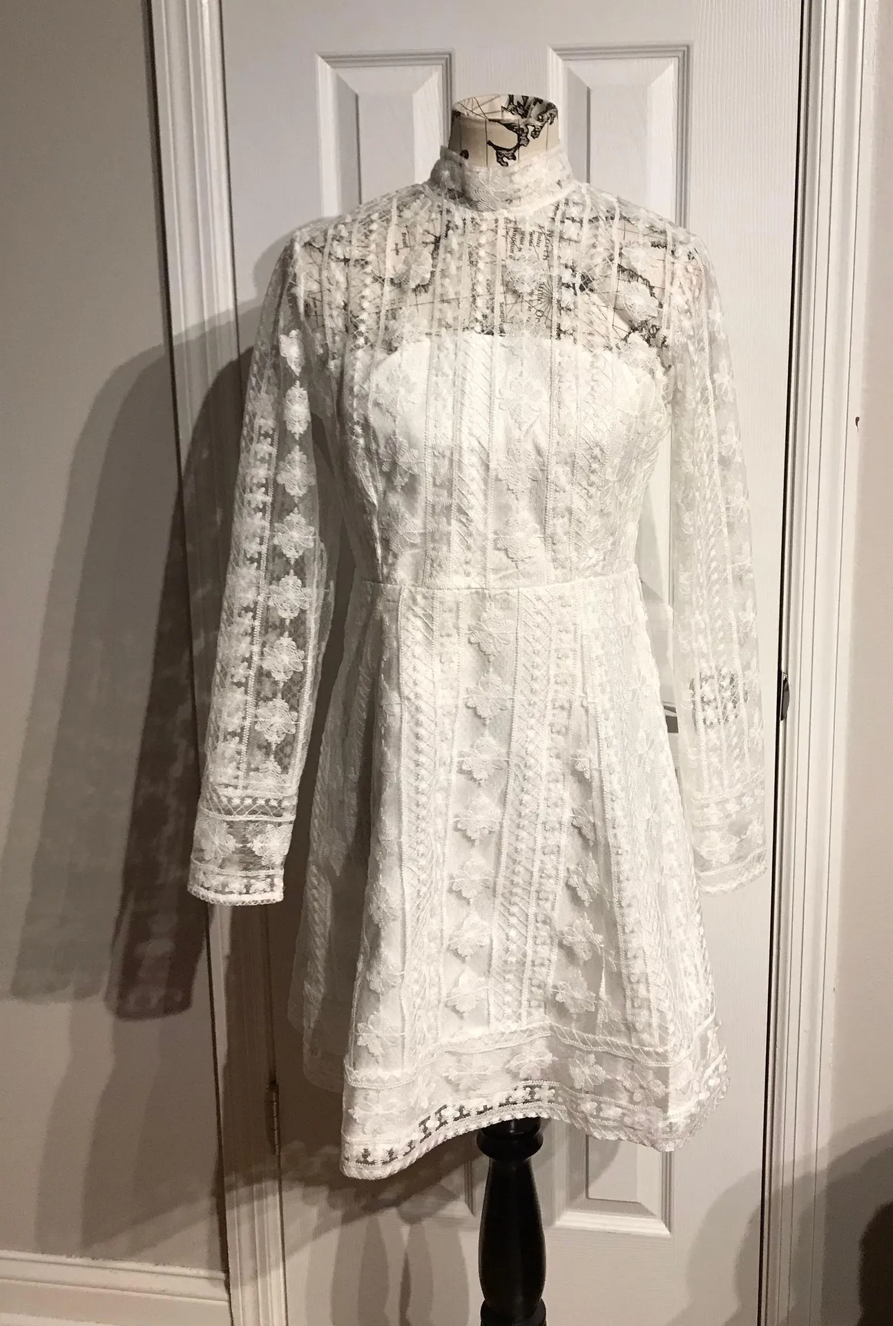 Selfie Leslie NWT  Lace A-line Mock Keyhole Boho Bridal - Image 6