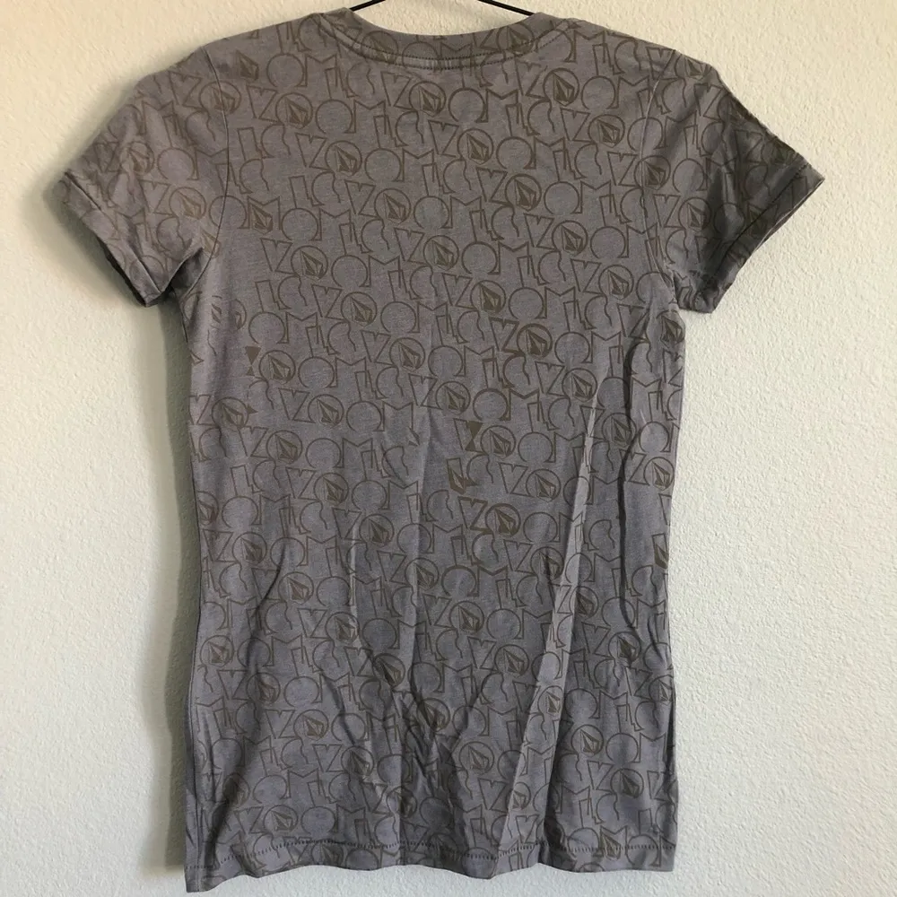 Volcom Grey Tee. Size Medium - Image 3