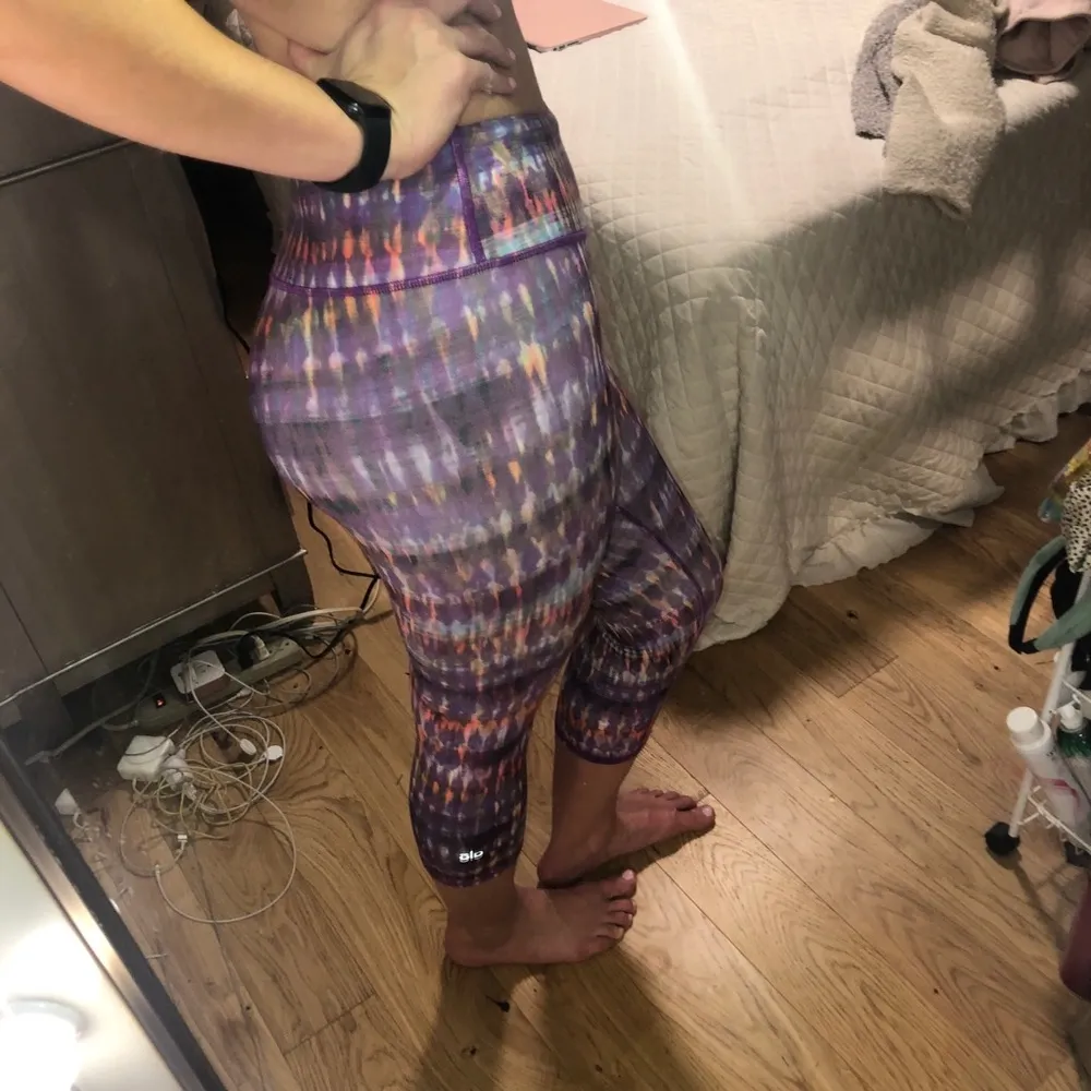 Alo Yoga purple airbrush cropped leggings - Image 5