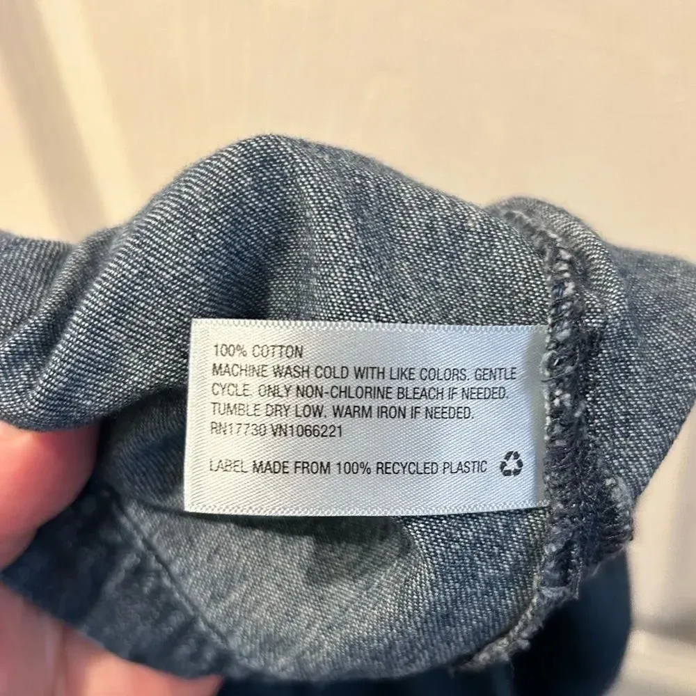 Universal Thread Denim Chambray V Neck Pullover Blouse size‎ medium - Image 5
