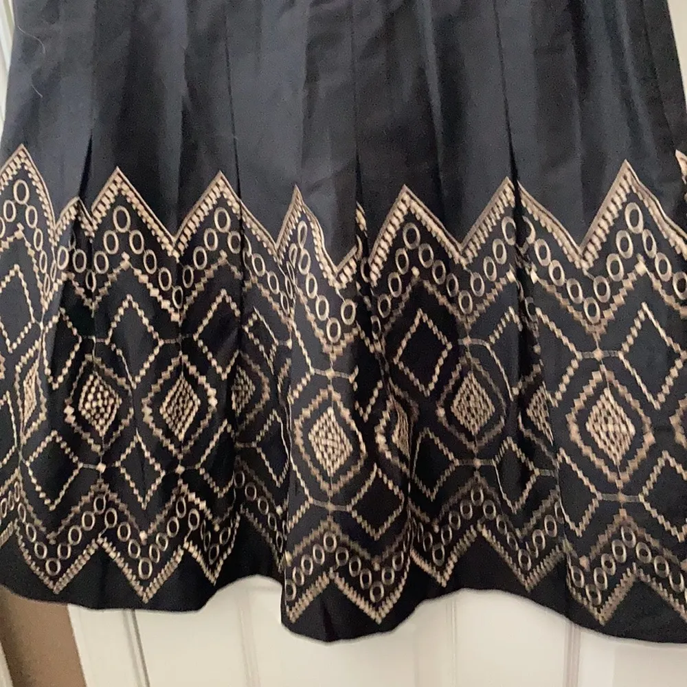 FINAL MARKDOWN Dana buchman embroidered skirt 10 - Image 2