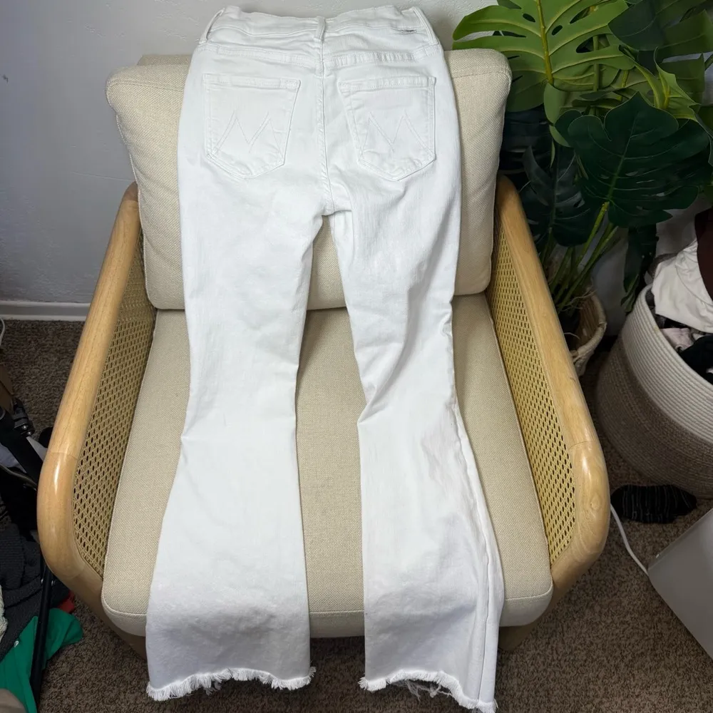 MOTHER denim The Weekender Fray Flare Jeans - Image 4